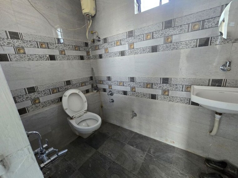 Bathroom, vadodara 3 Bedroom 1550 Sq.Ft. Apartment In Vadodara Vadodara 9853961