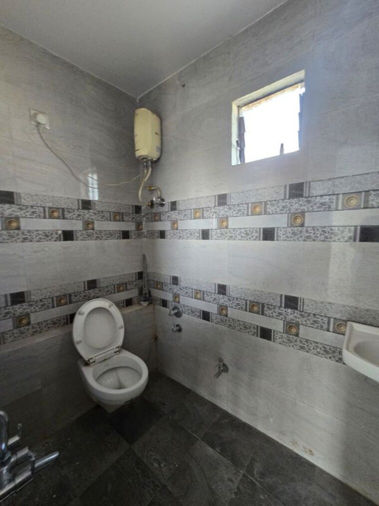 Bathroom, vadodara 3 Bedroom 1550 Sq.Ft. Apartment In Vadodara Vadodara 9853961