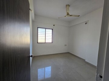 Room in 3 BHK Apartment at Vadodara – for Rent