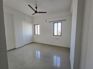 Room in 3 BHK Apartment at Vadodara – for Rent