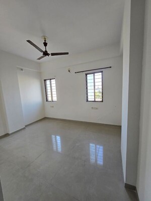 Room in 3 BHK Apartment at Vadodara – for Rent