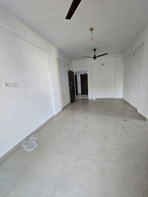 Room in 3 BHK Apartment at Vadodara – for Rent