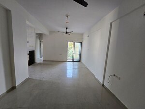 Room in 3 BHK Apartment at Vadodara – for Rent