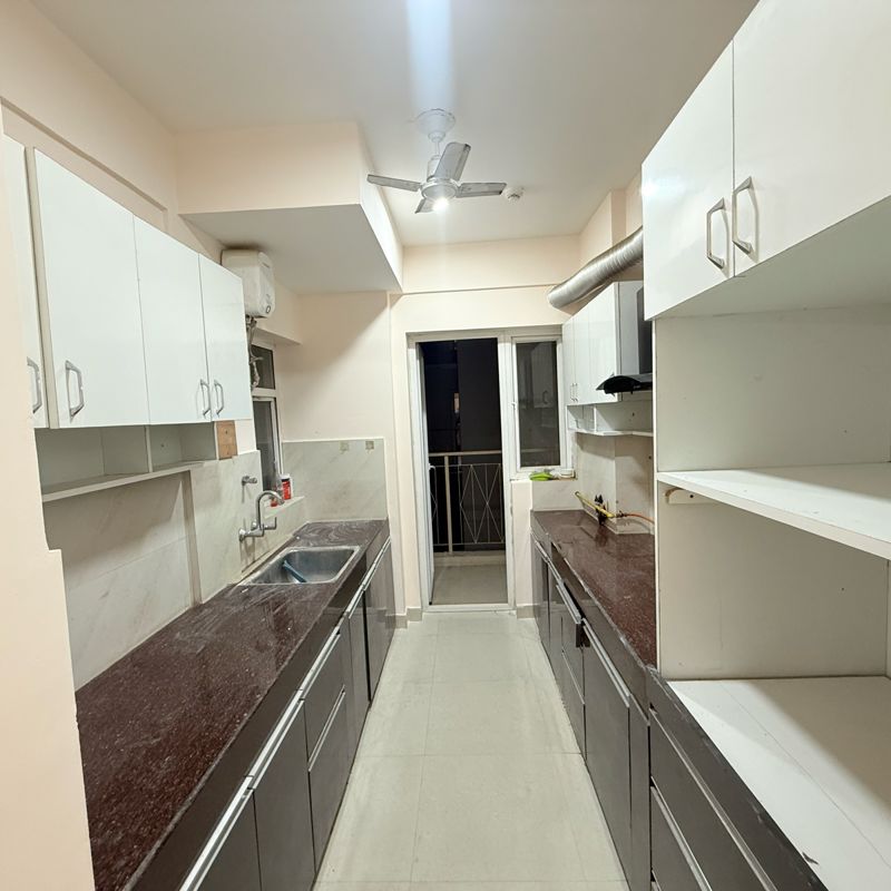 3 BHK + Extra Room Apartment For Rent in Pyramid Altia