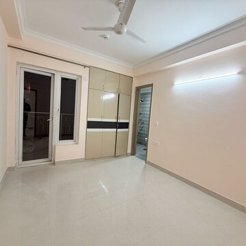 Room in 3 BHK Apartment at Pyramid Altia, Sector 70a – for Rent