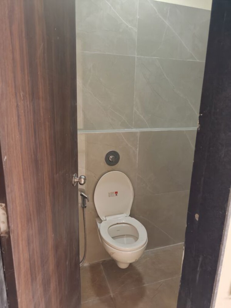 Bathroom, rohinton-guruprasad-divine-residency 2.5 Bedroom 980 Sq.Ft. Apartment In Chembur Mumbai 9854014