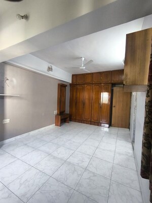 Room in 2 BHK Apartment at Dholakia Apartment, Andheri East – for Rent