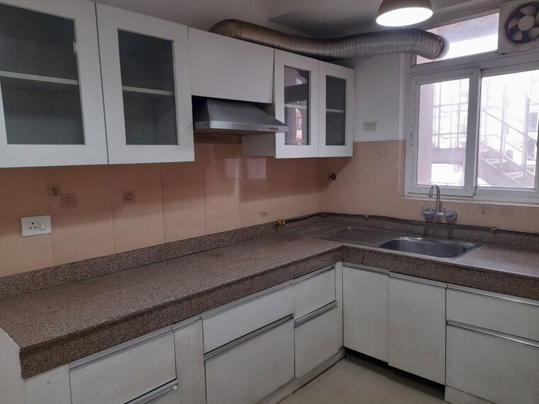 Kitchen, emaar-emerald-floors-premier 3 Bedroom 1650 Sq.Ft. Apartment In Sector 65 Gurgaon 9854039