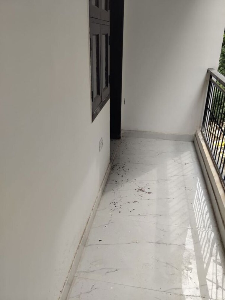 Other, sector 73 2 Bedroom 950 Sq.Ft. Builder Floor In Sector 73 Noida 9854041