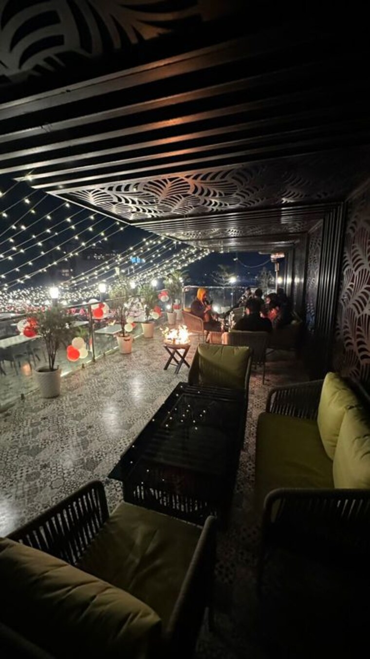  Parking, chakrata road Commercial Showroom 7000 Sq.Ft. In Chakrata Road Dehradun 9854050