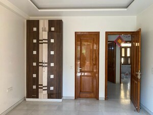Room in 3 BHK Builder Floor at Sector 46 – for Rent