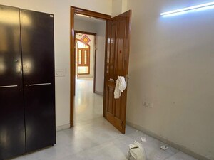 Room in 3 BHK Builder Floor at Sector 46 – for Rent