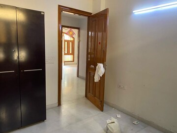 Room in 3 BHK Builder Floor at Sector 46 – for Rent