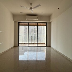 Room in 4 BHK Apartment at Wadala – for Rent