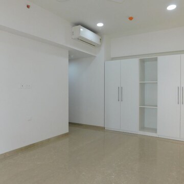 Room in 4 BHK Apartment at Wadala – for Rent