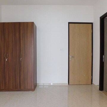 Room in 4 BHK Apartment at Wadala – for Rent