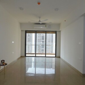 Room in 4 BHK Apartment at Wadala – for Rent