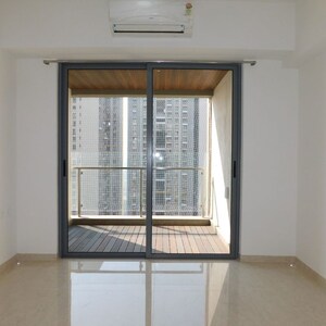 Room in 4 BHK Apartment at Wadala – for Rent