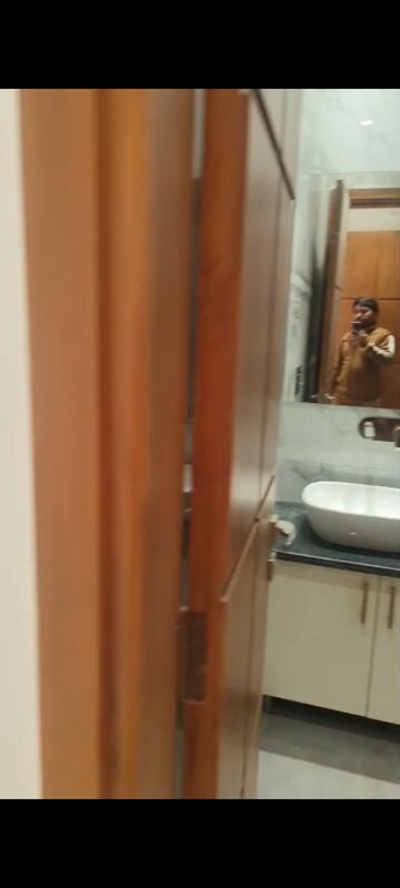 Furnished Amenities in 4 BHK Apartment at Navjeevan Vihar – for Sale