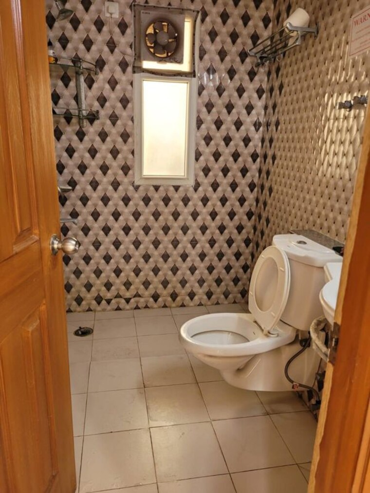 Bathroom, purvanchal-royal-city 4 Bedroom 2510 Sq.Ft. Apartment In Chi V Greater Noida Greater Noida 9854091
