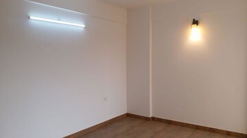 Room in 4 BHK Apartment at Purvanchal Royal City, Chi V Greater Noida – for Sale