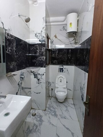 Master Bedroom in 1 BHK Builder Floor at DLF The Grove, Sector 54 – for Rent