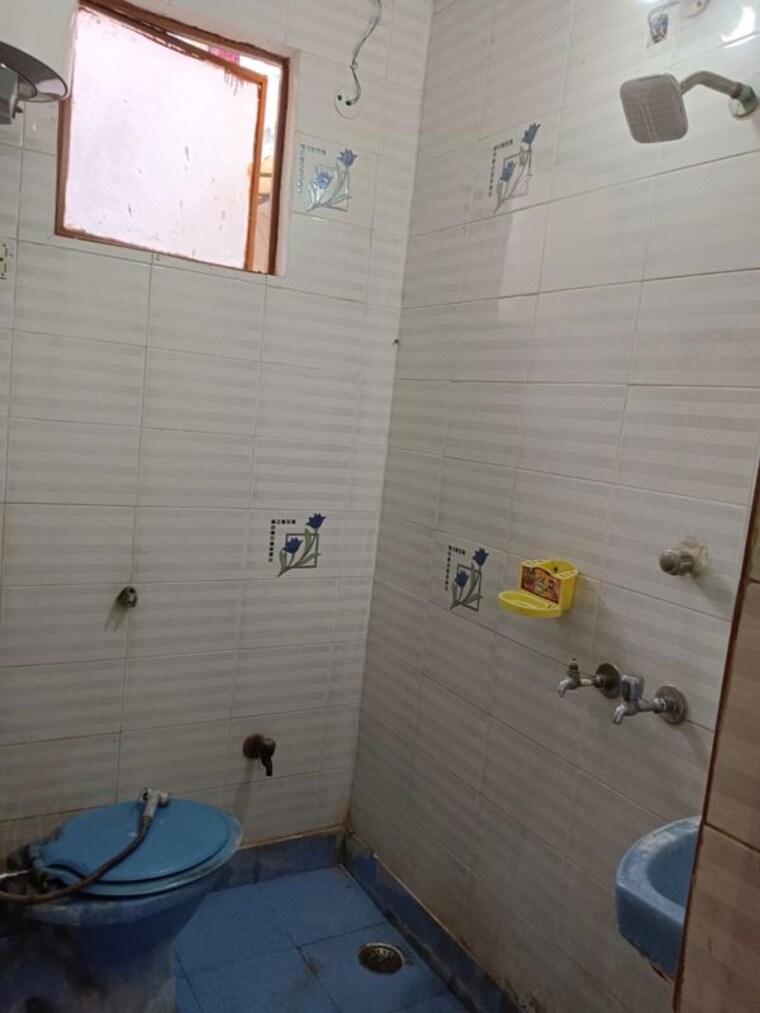 Bathroom, lajpat nagar 4 1 Bedroom 544 Sq.Ft. Builder Floor In Lajpat Nagar 4 Delhi 9854074