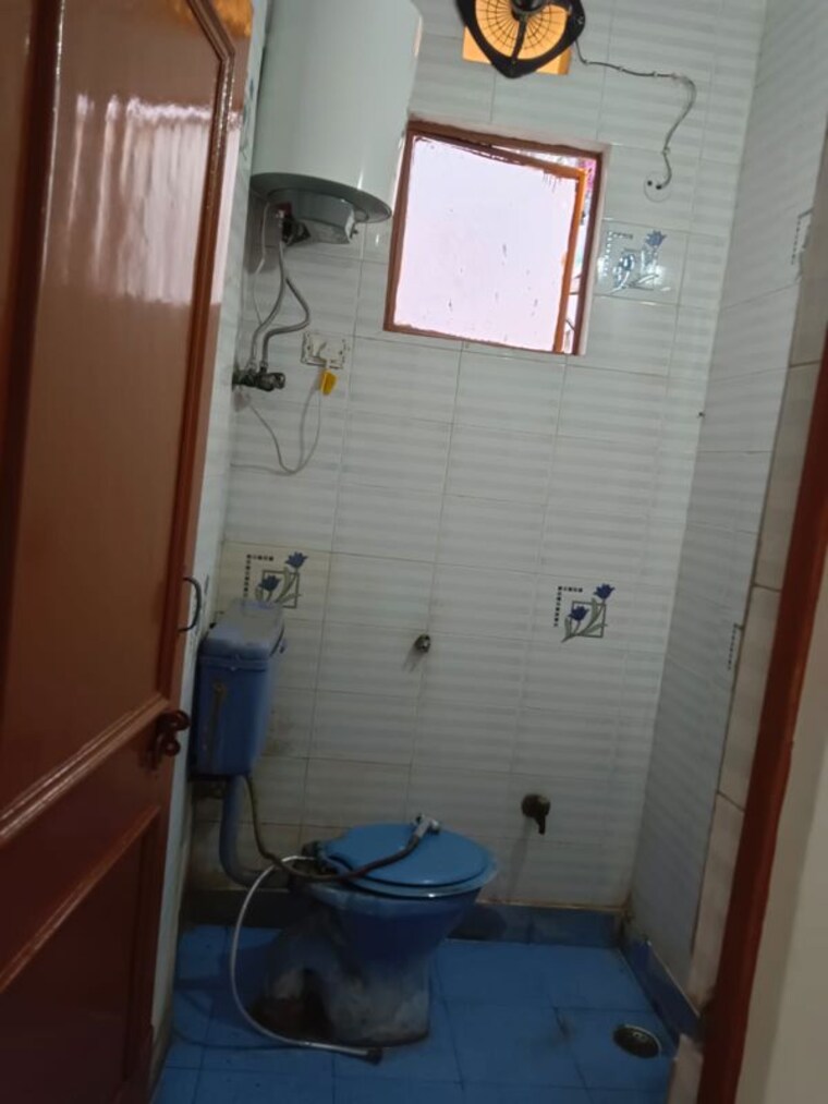 Bathroom, lajpat nagar 4 1 Bedroom 544 Sq.Ft. Builder Floor In Lajpat Nagar 4 Delhi 9854074
