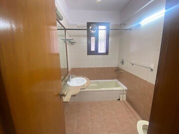 Bathroom in 3 BHK Builder Floor at Dlf Phase ii – for Rent