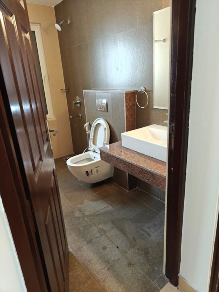Bathroom, sector 23 6+ Bedroom 300 Sq.Mt. Villa In Sector 23 Noida 9854117