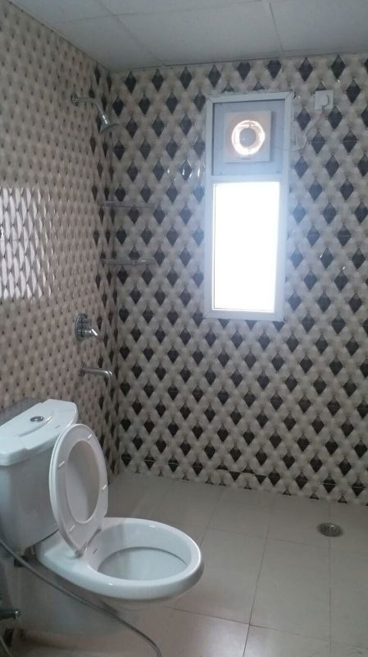 Bathroom, purvanchal-royal-city 3 Bedroom 1970 Sq.Ft. Apartment In Chi V Greater Noida Greater Noida 9854121
