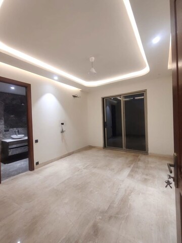 Room in 3 BHK Builder Floor at Anant Raj Ashok Estate, Sector 63a – for Sale