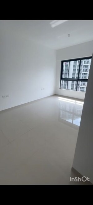 Room in 2 BHK Apartment at Kalpataru Immensa, Kolshet Road – for Sale