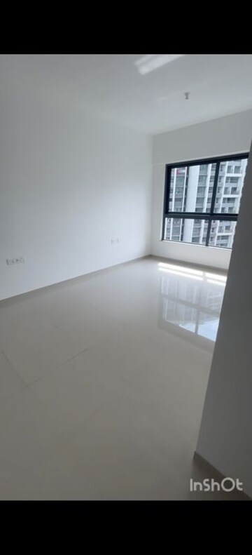 Room in 2 BHK Apartment at Kalpataru Immensa, Kolshet Road – for Sale