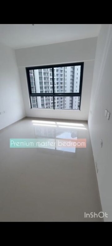Room in 2 BHK Apartment at Kalpataru Immensa, Kolshet Road – for Sale