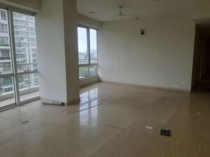 Room in 3.5 BHK Apartment at Pioneer Park Presidia, Sector 62 – for Rent