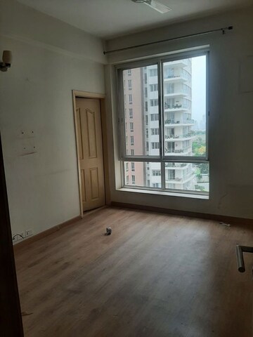 Room in 3.5 BHK Apartment at Pioneer Park Presidia, Sector 62 – for Rent