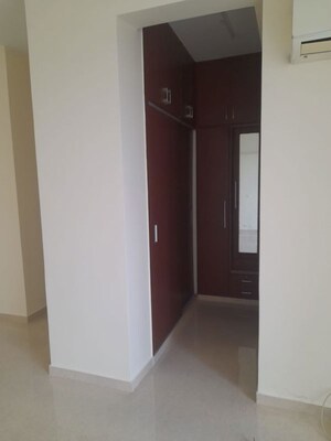 Room in 4 BHK Apartment at Pioneer Park Phase 1, Sector 61 – for Rent