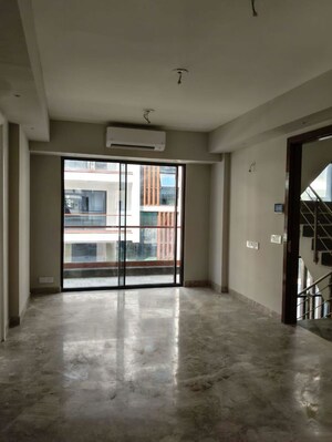 Room in 3 BHK Apartment at Signature Global City 63A, Sector 63a – for Rent
