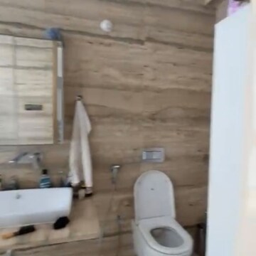 Bathroom in 3.5 BHK Apartment at Byculla – for Rent