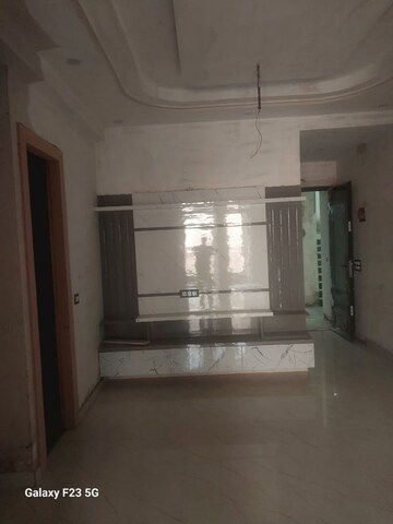Room in 3 BHK Builder Floor at Sector 73 – for Sale