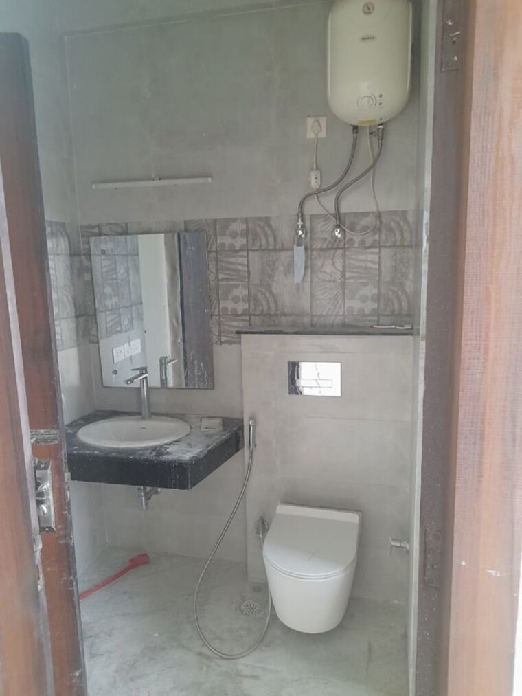 Bathroom, pioneer-park-phase-1 2.5 Bedroom 1380 Sq.Ft. Apartment In Sector 61 Gurgaon 9845614