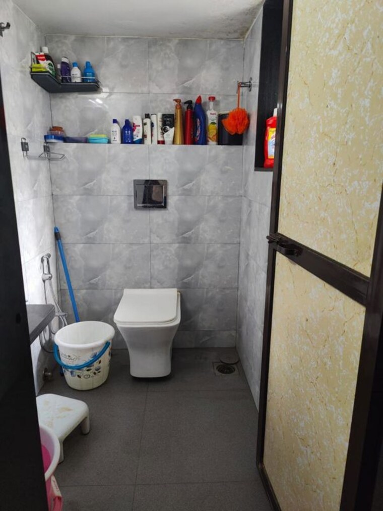 Bathroom, shri-satguru-garden 1 Bedroom 450 Sq.Ft. Apartment In Kavesar Thane 9854206