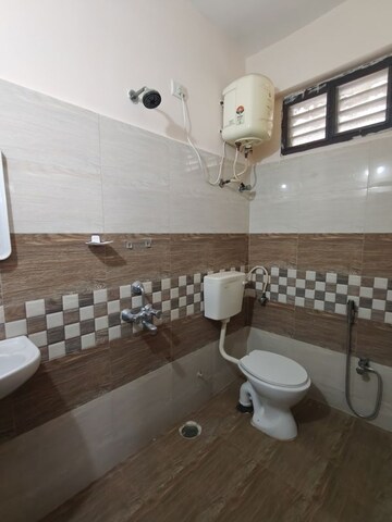 Master Bedroom in 3 BHK Apartment at Venkat Enclave Hitech City, Hi Tech City – for Rent