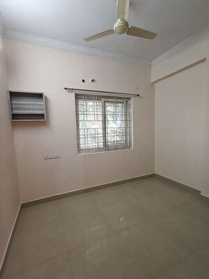 Room in 3 BHK Apartment at Venkat Enclave Hitech City, Hi Tech City – for Rent
