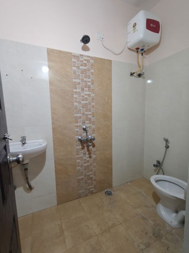 Bathroom, venkat-enclave-hitech-city 3 Bedroom 1550 Sq.Ft. Apartment In Hi Tech City Hyderabad 9854243