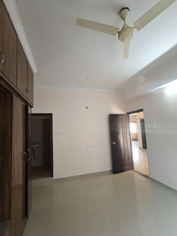 Room in 3 BHK Apartment at Venkat Enclave Hitech City, Hi Tech City – for Rent