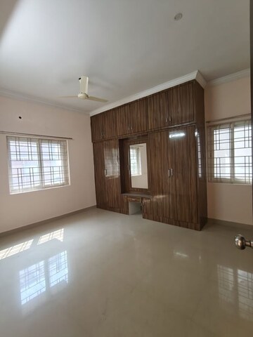 Room in 3 BHK Apartment at Venkat Enclave Hitech City, Hi Tech City – for Rent