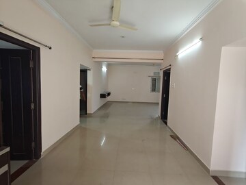 Room in 3 BHK Apartment at Venkat Enclave Hitech City, Hi Tech City – for Rent