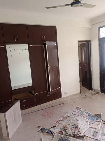 Room in 3 BHK Apartment at Mapsko Krishna Apra Gardens, Vaibhav Khand – for Rent